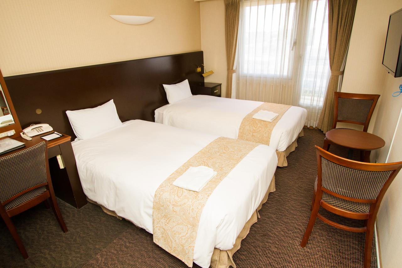 Hotel Yokohama Camelot Japan Экстерьер фото